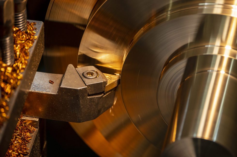5 Tips to Manage Tool Overhang in Lathe Metalworking
